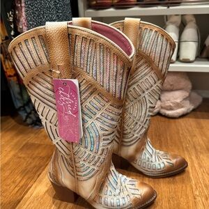 Gorgeous NWT Southern Fried Chics iridescent cowboy boots